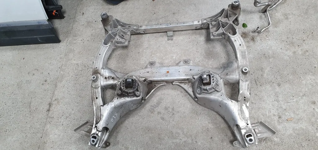 Jug motor punte fata BMW Seria 5 F10 520D 2011 2012 2013
