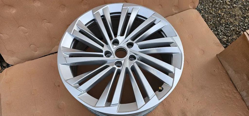 1 buc Janta Aliaj Skoda Superb 4 19" 3P0601025 2024