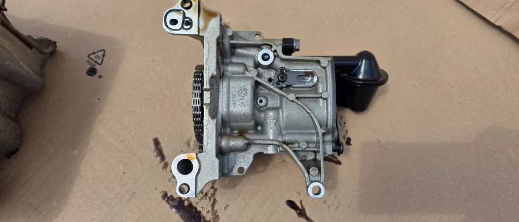 Pompa ulei Vw Polo 2G AW / T-Cross / T-Roc / Taigo / Skoda Fabia 4 / Scala / Kamiq 1.0 TSI 2020 2021 2022
