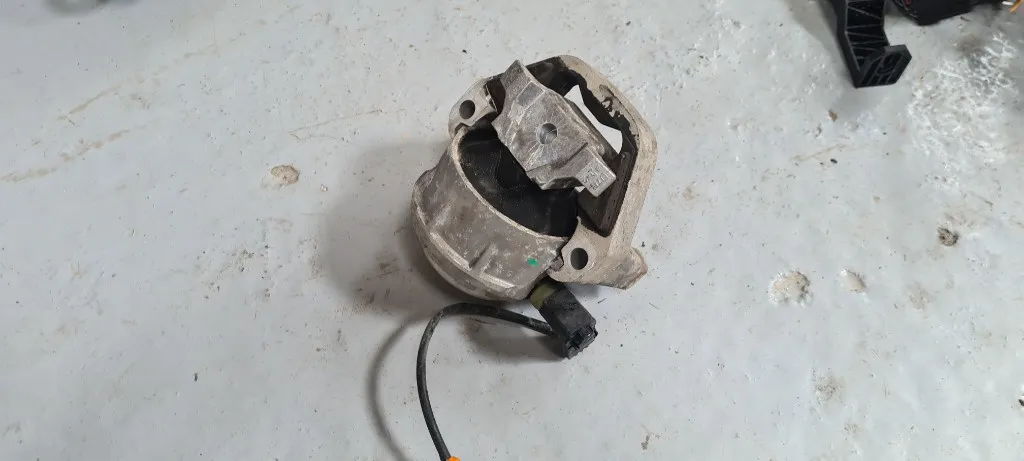 Tampon motor stanga Audi A6 4G C7 2.0 TDI 2012 2013 2014 2015