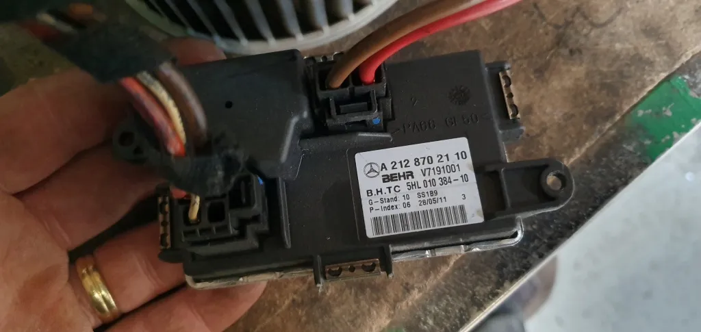 Releu regulator ventilator habitaclau Mercedes E-Class W204 2010 2011 2012 2013