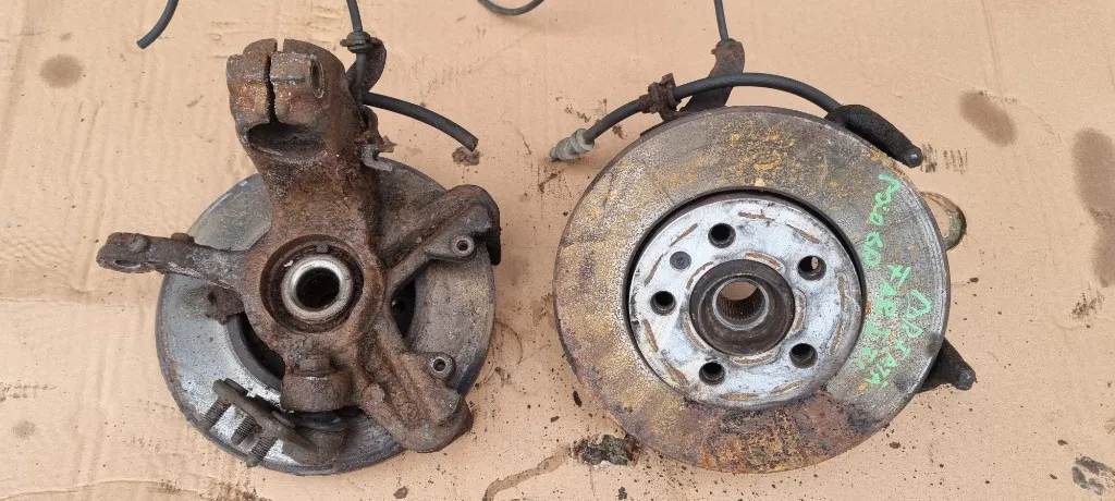Fuzeta stanga / dreapta fata Skoda Fabia 2 2008 2009 2010 2011 2012 2013