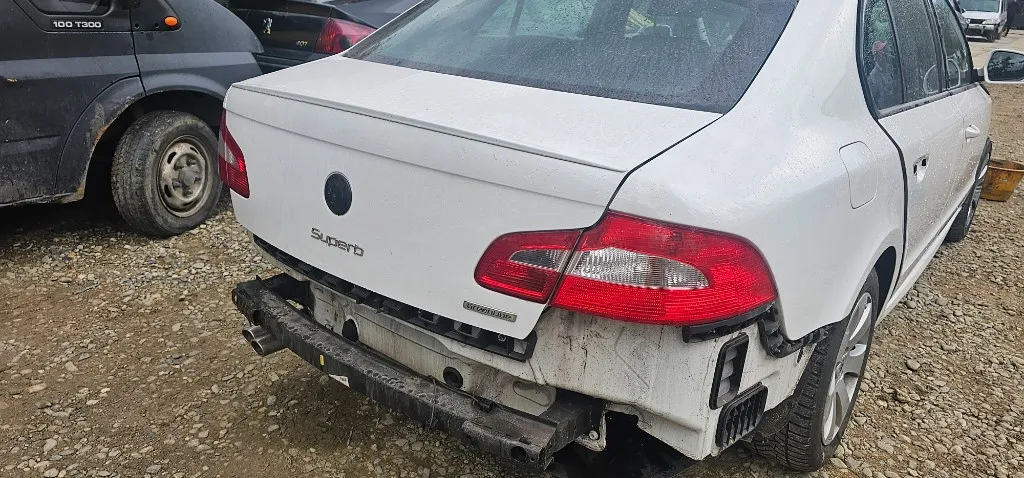 Luneta Skoda Superb 2 2009 2010 2011 2012