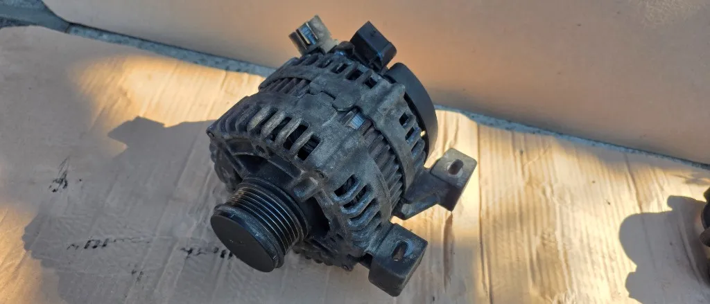 Alternator Volvo XC90 V50 2.4 Diesel D5244T 2007 2008 2009