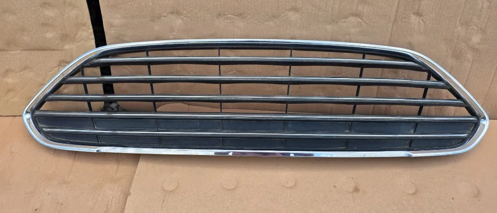 Grila radiator Ford Fiesta mk6 Facelift 2014 2015 2016