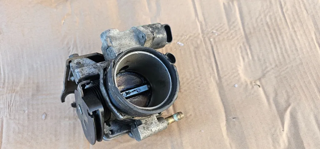 Clapeta acceleratie Opel Vectra B 1.6 X16XEL 1996 1997 1998 1999 2000