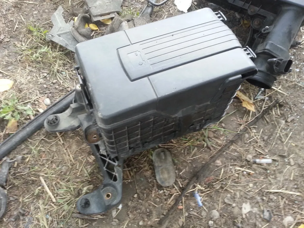 Carcasa suport baterie Skoda Octavia 2 2004 2005 2006 2007