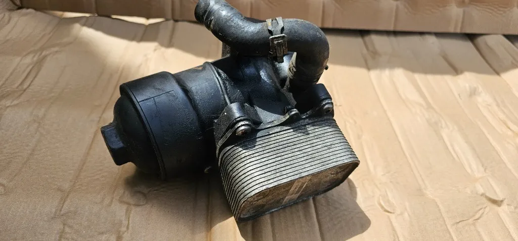 Carcasa filtru ulei cu termoflot Skoda Octavia 2 1.6 TDI 2009 2010 2011 2012