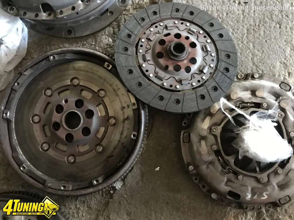 Volanta cu set ambreiaj Vw Touran 1.9 TDI 6 trepte 2004 2005 2006 2007