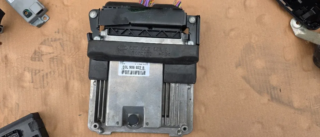 Ecu calculator motor Audi A4 B8 8K 2.0 TDI 2008 2009 2010
