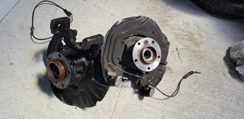 Fuzeta fata stanga dreapta BMW X3 F25 2.0 d 2011 2012 2013 2014
