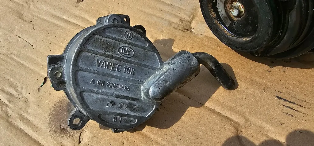 Pompa vacuum Mercedes ML W163 / C- Class W203 / E-Class W210 2.7 CDI 2000 2001 2002 2003