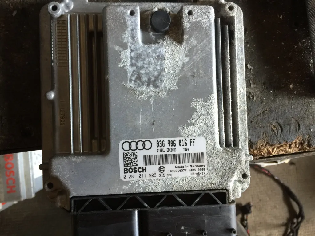 Calculator motor ECU AUDI A3 8P 2.0 tdi BKD 2005 2006 2007 2008