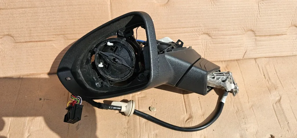 Corp Oglinda stanga Vw Golf 8 2020 2021 2022 2023