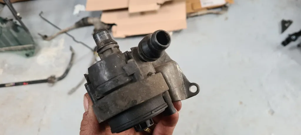 Pompa recirculare apa BMW X3 F25 X4 F26 2.0 d B27D20A 2014 2015 2016