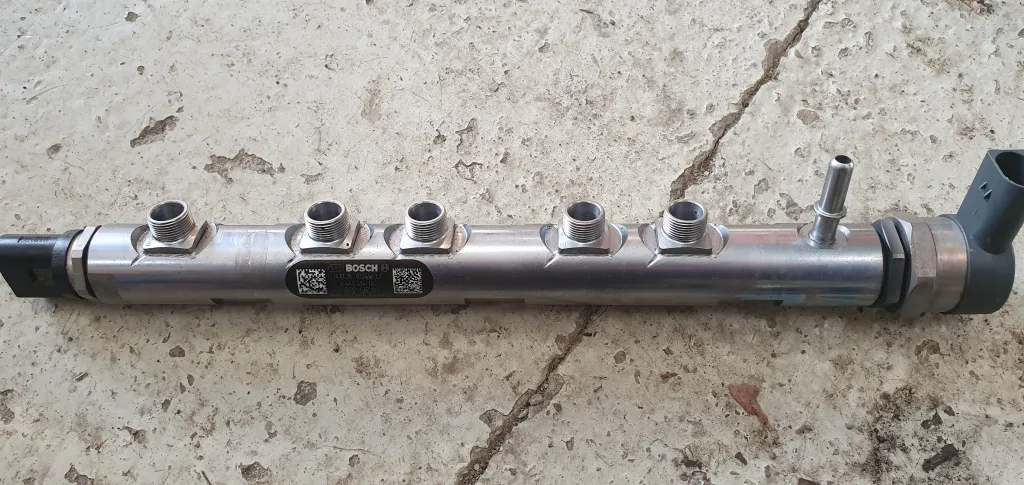 Rampa injectoare BMW F30 F20 F21 F10 2.0 d 2012 2013 2014 2015