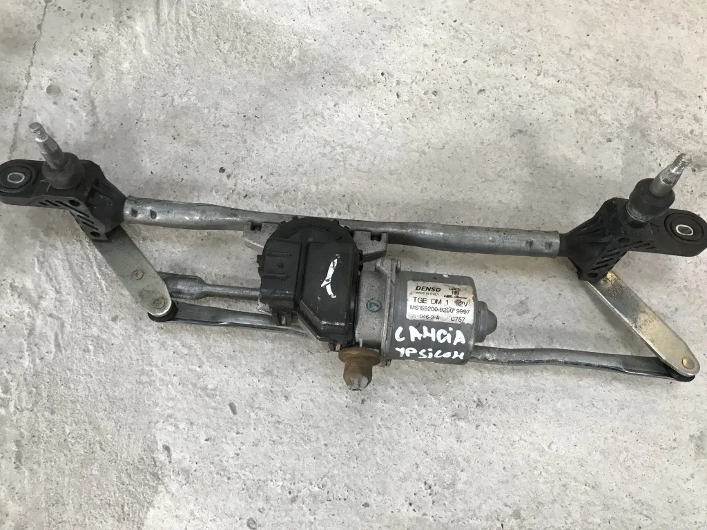 Ansamblu stergatoare cu motoras Lancia Ypsilon 2011 2012 2013
