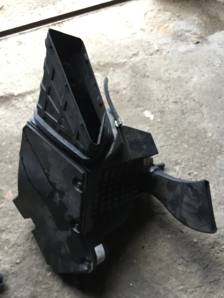 Carcasa filtru aer AUDI A4 B8 3.0 TDI 2009 2010 2011