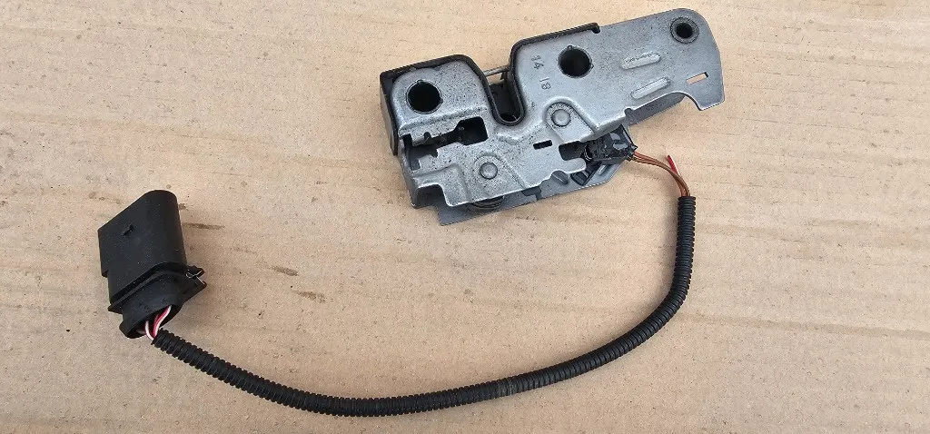 Broasca inchidere capota Vw Touareg 7P 2011 2012 2013 2014 2015