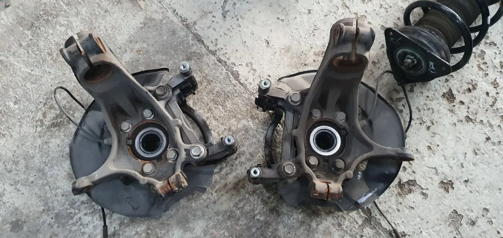 Fuzeta stanga dreapta fata Nissan Qashqai 2014 2015 2016 2017 2018