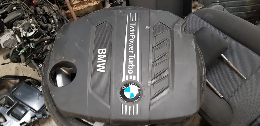 Capac motor BMW Seria 1 F20 Seria 3 F30 N47D20C