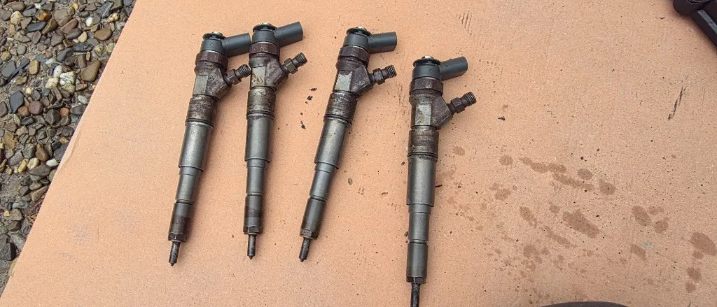 Injectoare BMW Seria 3 E90 2.0 d M47 204D4 2005 2006 2007