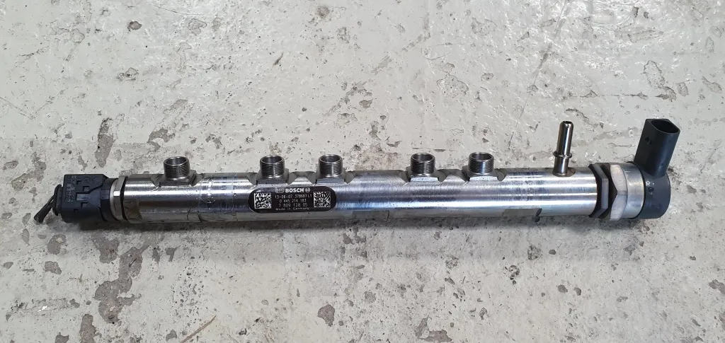 Rampa injectoare BMW Seria 5 F10 2011 2012 2013 cod 780912805