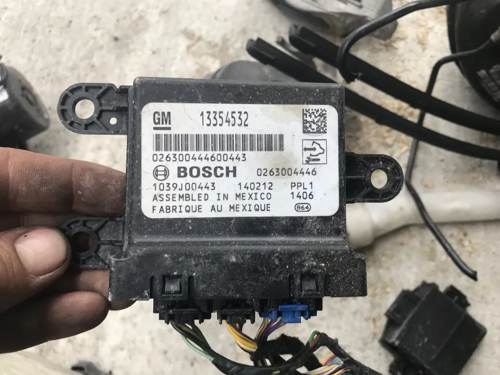 Calculator senzori parcare Opel Astra J 2009 2010 2011 2012