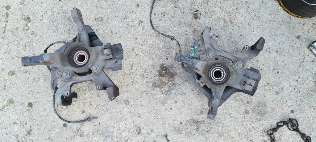 Fuzeta stanga dreapta fata Fiat 500 L / X 1.6 d 2012 2013 2014 2015 2016