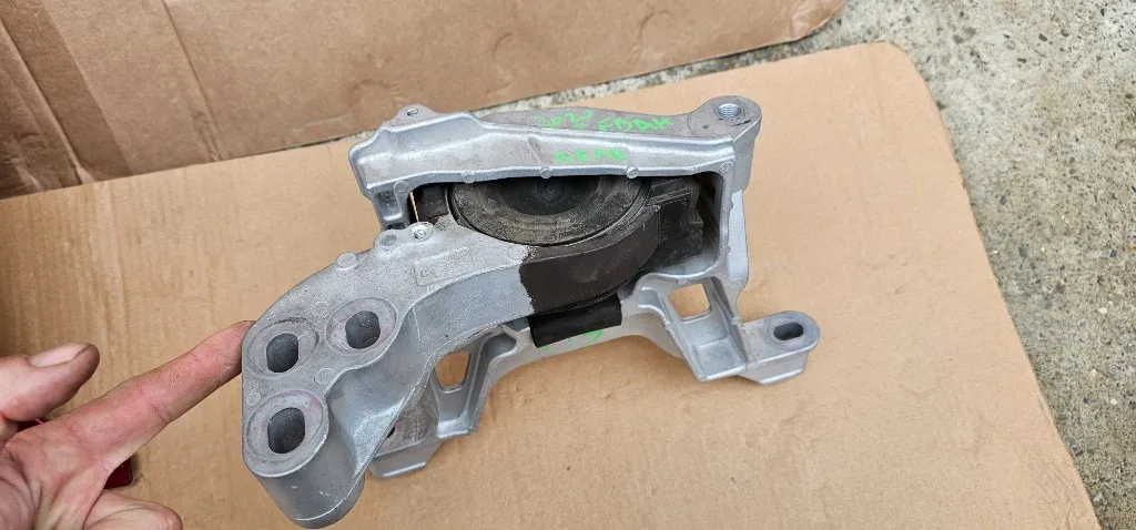 Suport Tampon motor Mazda 3 sedan 2.0 Skyactiv 2019 2020 2021 2022