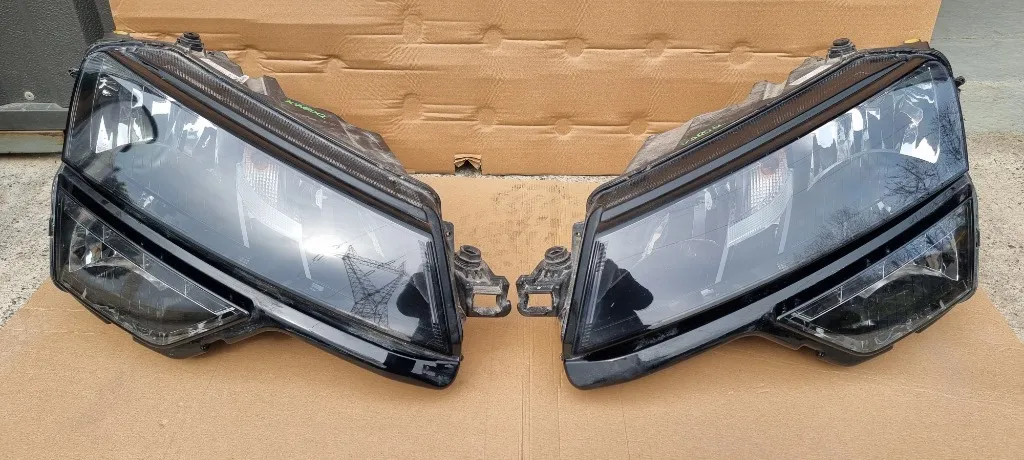 Far stanga dreapta Halogen LED Skoda Karoq 2017 2018 2019 2020