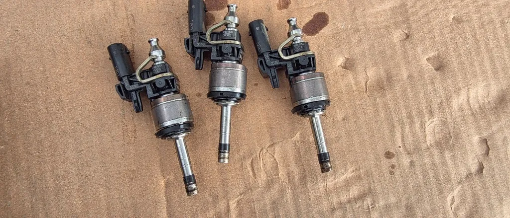 Injector Skoda Karoq / Superb / Octavia / VW Tiguan / T-Roc / Tiguan 1.5 TSI DXDB 05E036L