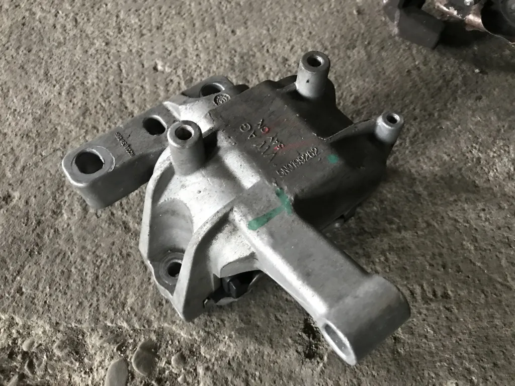 Tampon motor Vw Tiguan 2.0 TDI 2009 2010 2011 2012