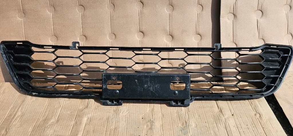 Grila centrala bara fata Toyota Hilux 8 Facelift 2019 2020 2021 2022