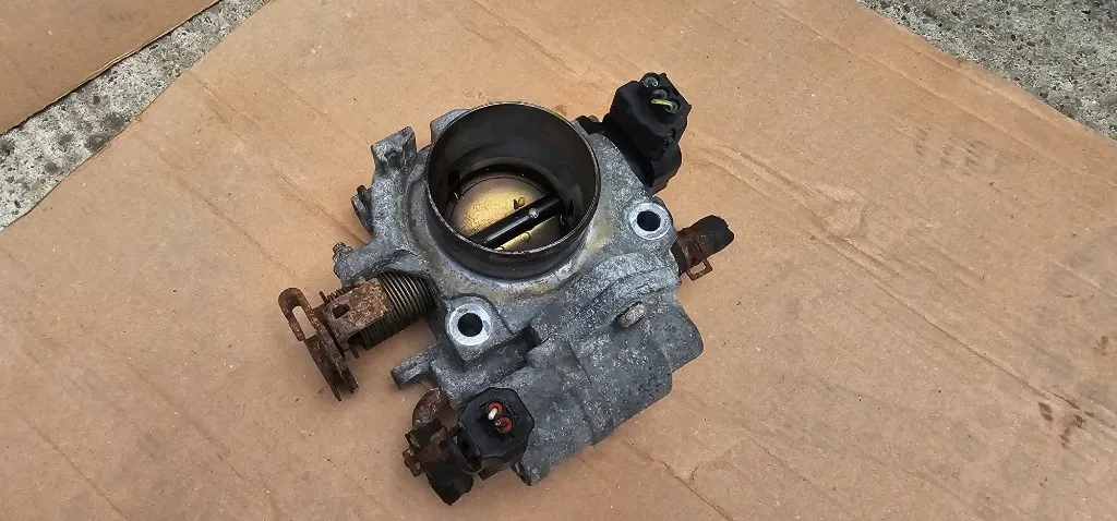 Clapeta acceleratie Mazda 3 BK 1.6 benzina 2006 2007 2008 2009