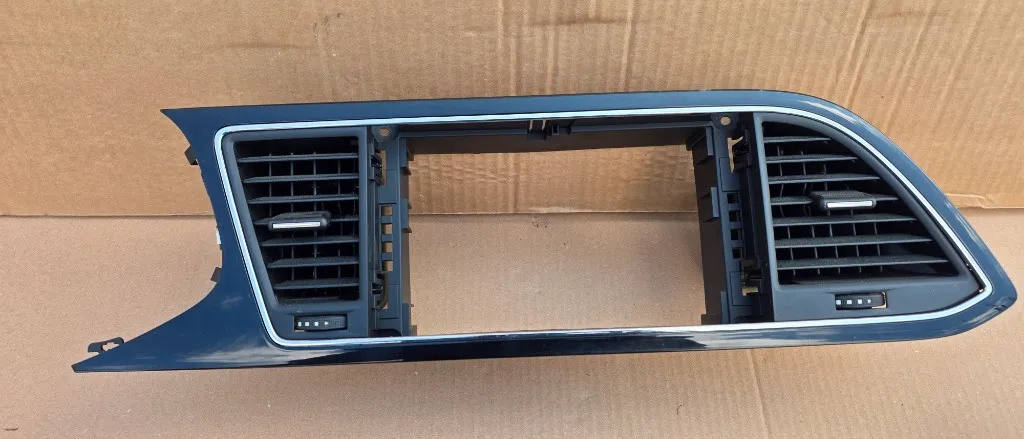 Grila centrala ventilatie aer bord Seat Leon 5F 2013 2014 2015 2016 2017 2018