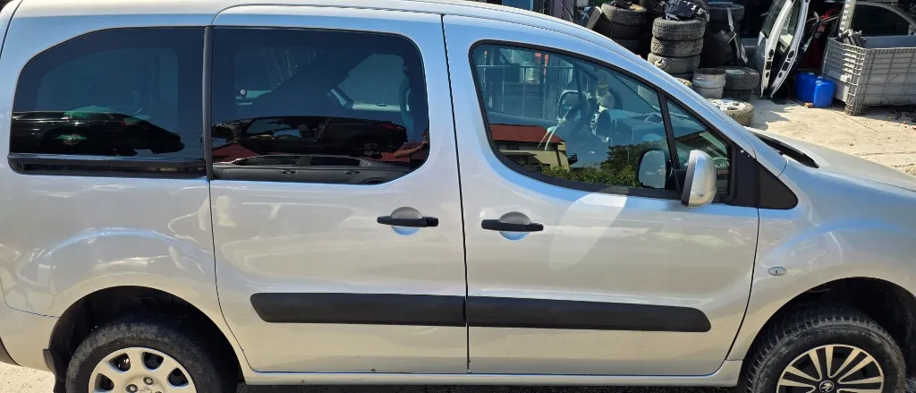 Usa stanga / dreapta fata Peugeot Partner Tepee 2012 2013 2014 2015