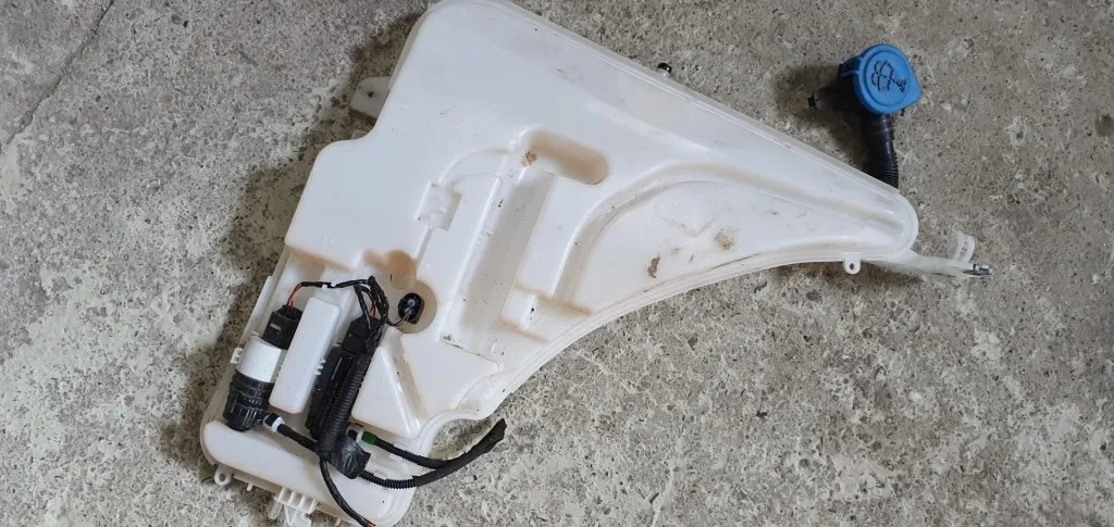 Vas lichid parbriz BMW Seria 3 F30 F31 2013 2014 2015 2016 2017