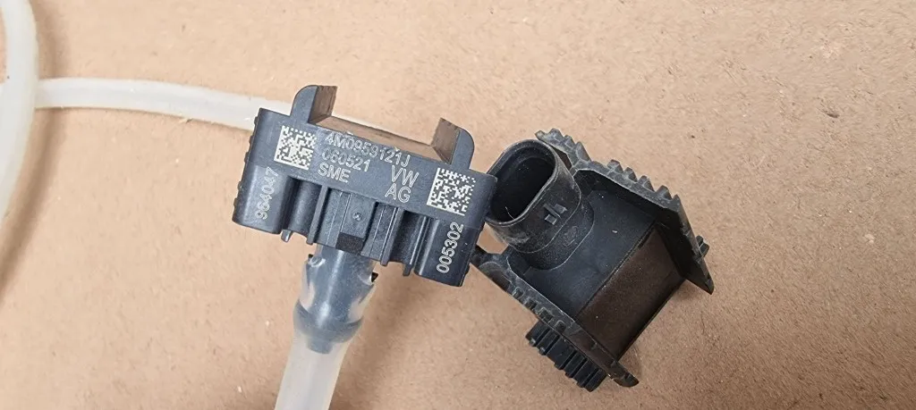 Senzor impact pietoni Vw Touareg CR 2018 2019 2020 4M0959121J