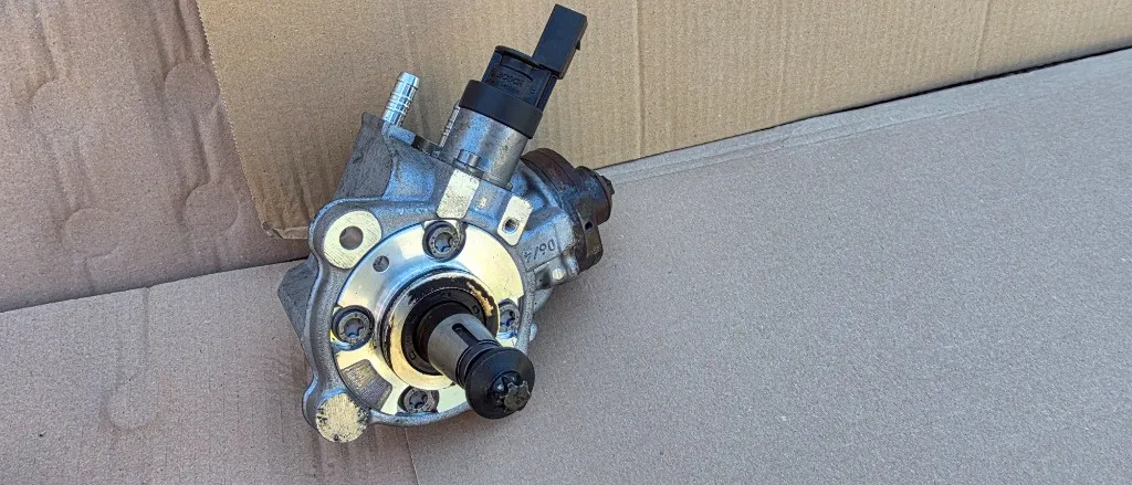 Pompa inalta presiune BMW Seria 3 E90 / X3 E83 / Seria 1 E87 2.0 D - N47D20C - 2006 2007 2008