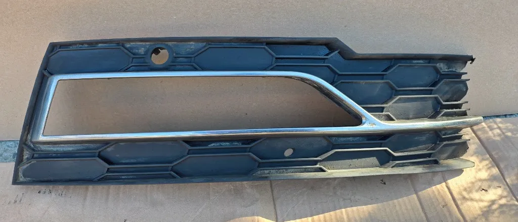 Grila proiector dreapta Skoda Octavia 4 2020 2021 2022 2023