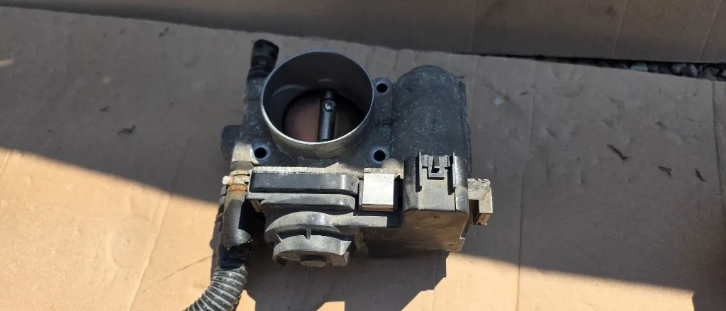 Clapeta acceleratie Opel Astra H 1.6 16V Z16XEP 2004 2005 2006 2007