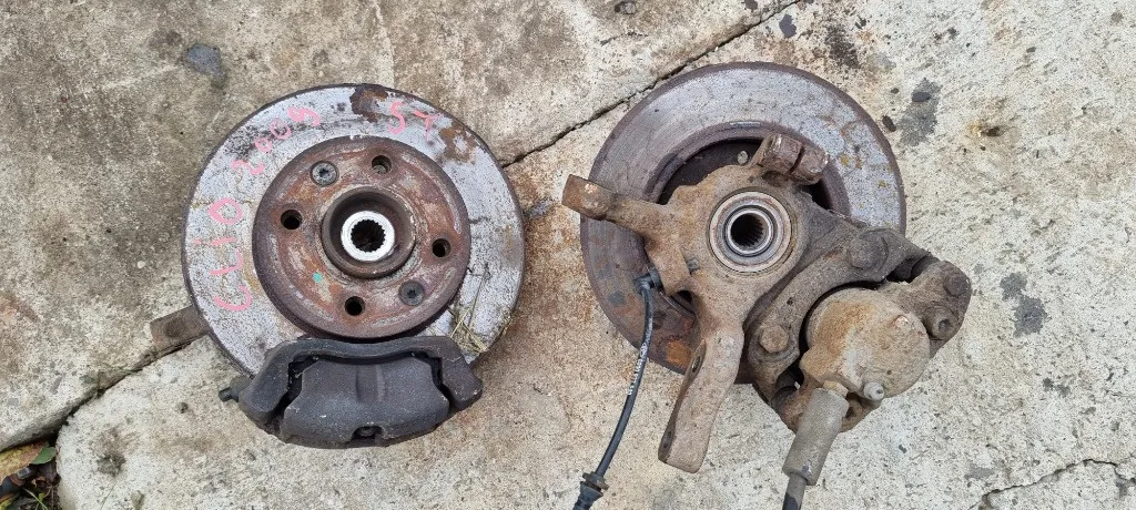Fuzeta stanga / dreapta Renault Clio 3 Symbol 1.2 TCE 2009 2010 2011 2012