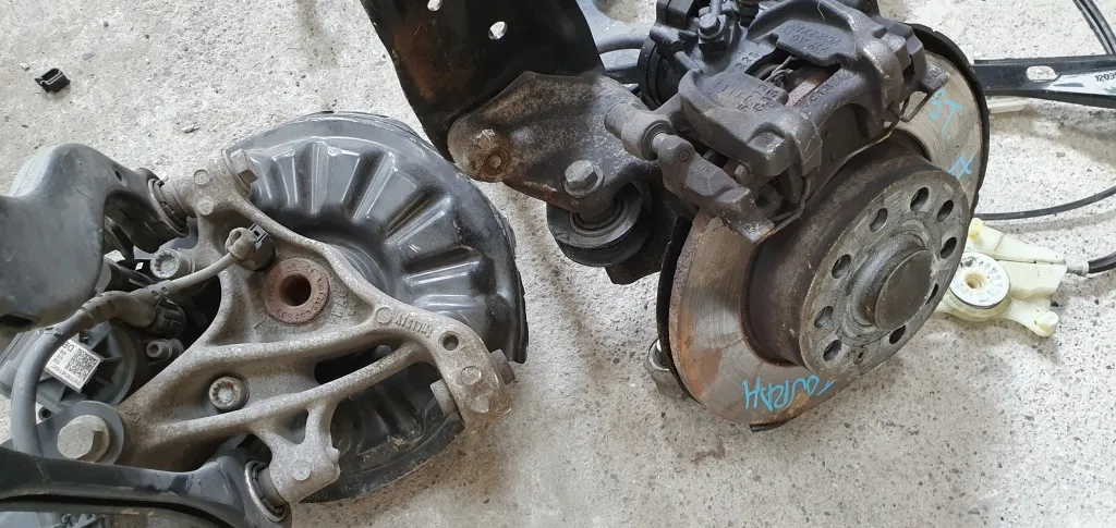 Fuzeta stanga dreapta spate Vw Touran 5T 2016 2017 2018 2019