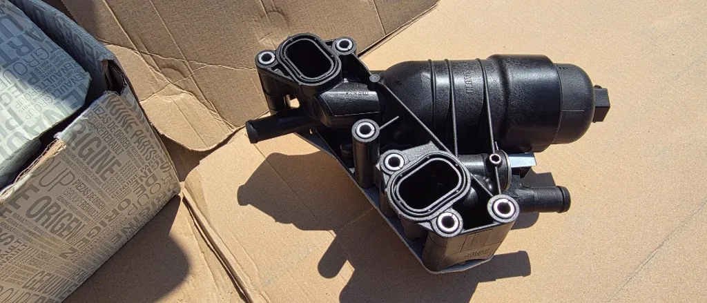 Carcasa filtru ulei cu termoflot Nissan Qashqai J10 / J11 1.6 DCI 2013 2014 2015 2016 2017