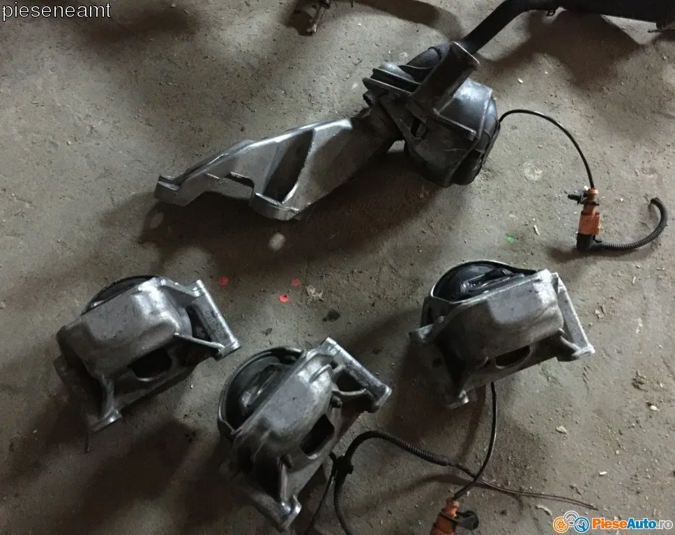 Suport tampon motor AUDI A5 8T 2.0 tdi 2009 2010 2011