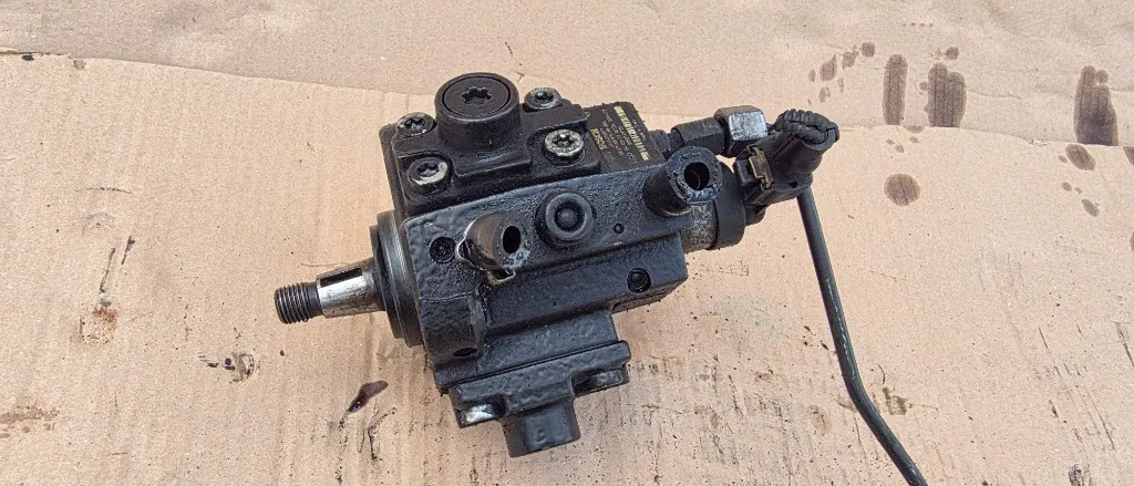 Pompa inalta presiune Opel Signum / Vectra C / Bafira B / Astra H 1.9 CDTI Z19DTH 2004 2005 2006 2007