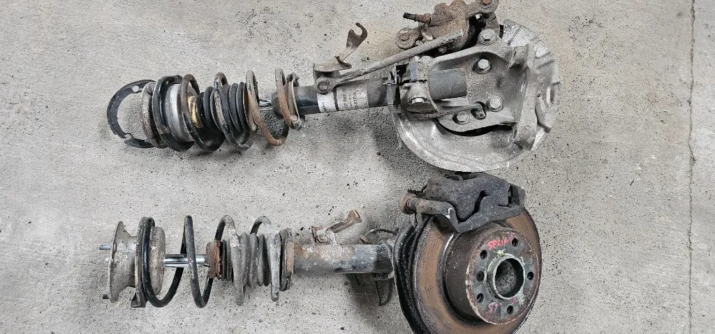 Fuzeta stanga / dreapta fata BMW Seria 1 E81 E87 2005 2006 2007 2008 2009 2010