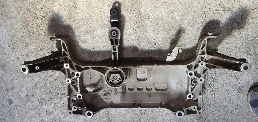 Jug Cadru Punte fata motor Vw Sharan 2011 2012 2013 2014