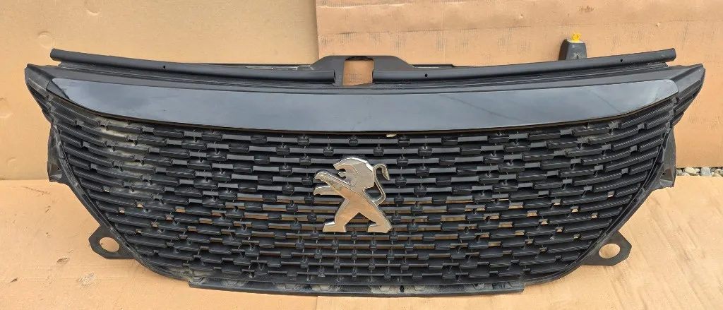 Grila radiator completa Peugeot 2008 an 2019 2020 2021 2022 2023